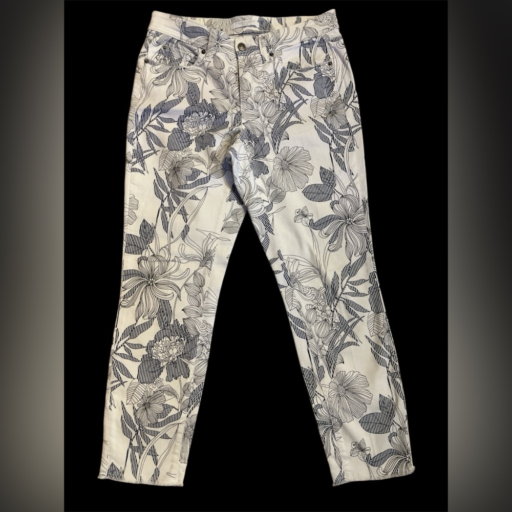 Cambio Jeans Vintage Edition. Cropped. No Size Tag. 30” Waist 9” Rise 26” Inseam